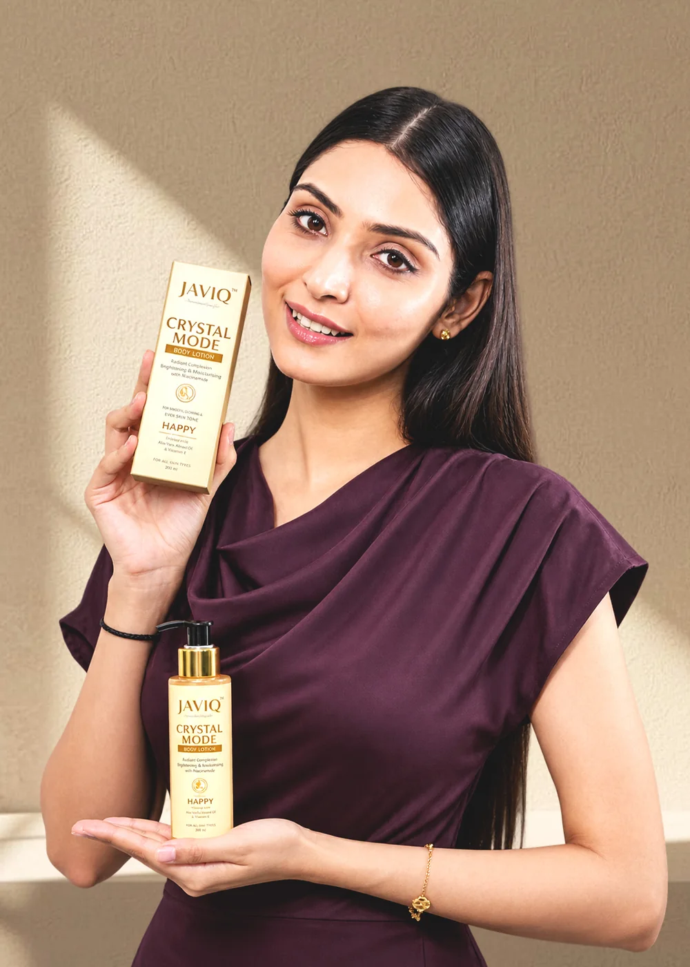 Javiq Crystal Mode Vitamin C And Niacinamide Brightening Face Wash – model